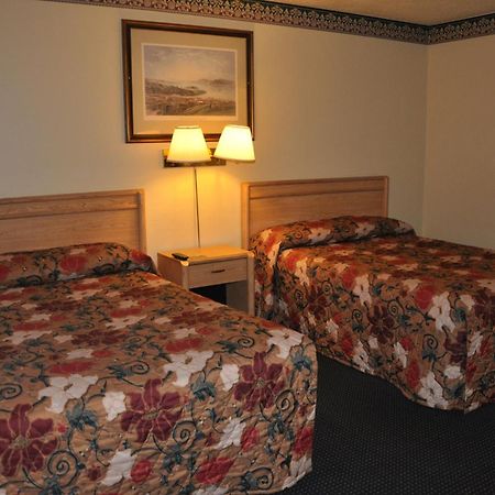Travelers Inn Manteca Quarto foto